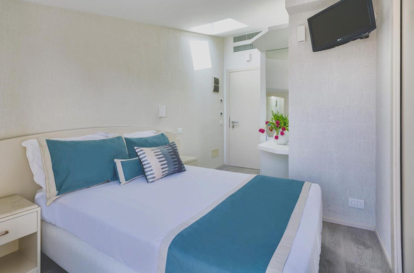 Novecento Suite Hotel Riccione Exterior photo