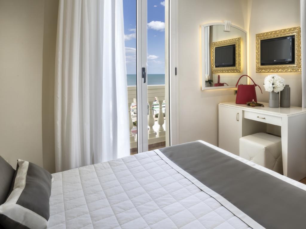 Novecento Suite Hotel Riccione Exterior photo