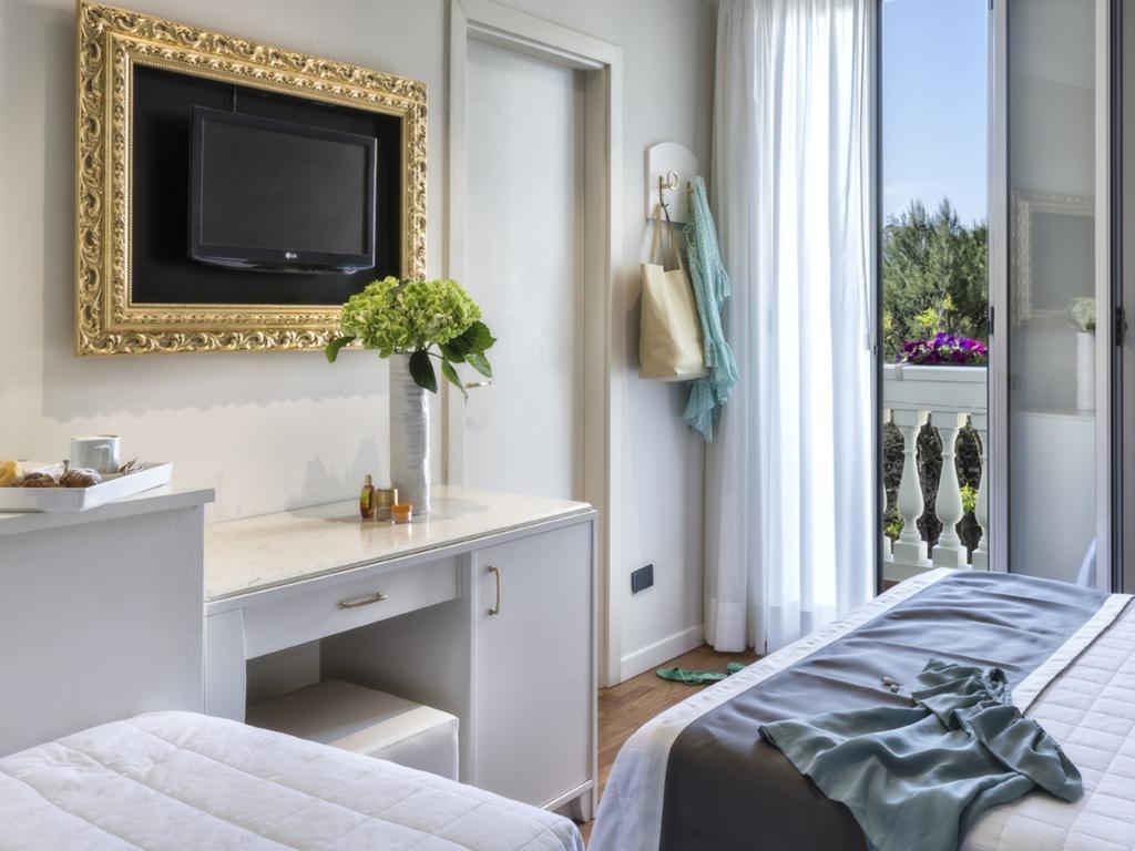 Novecento Suite Hotel Riccione Exterior photo