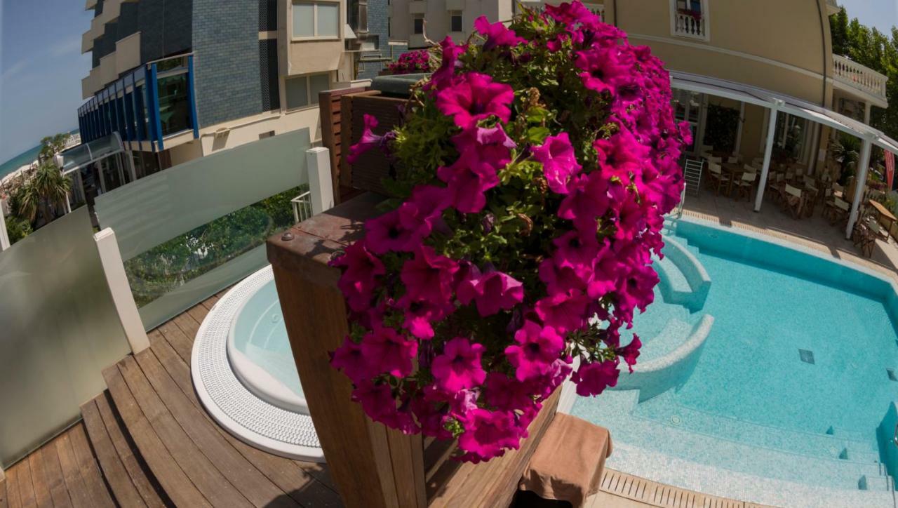 Novecento Suite Hotel Riccione Exterior photo