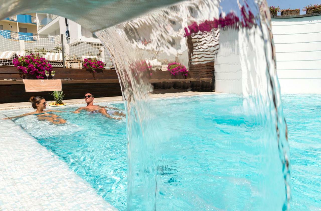 Novecento Suite Hotel Riccione Exterior photo